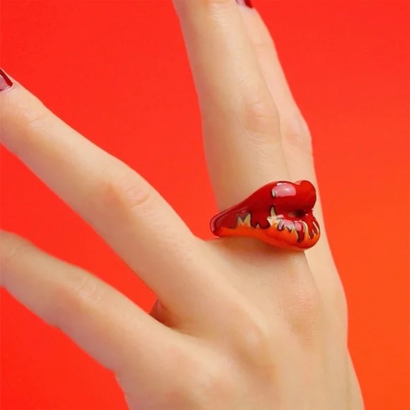 HOT LIPS By Solange Azagury-Patridge Very Red Lip Ring Size 8 - Picture 4 of 6